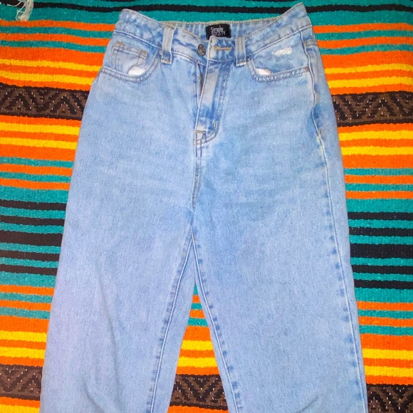 Simple Society High Waisted Mom Jeans Size 23 - Picture 4 of 6